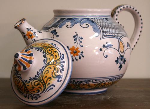 Tea pot