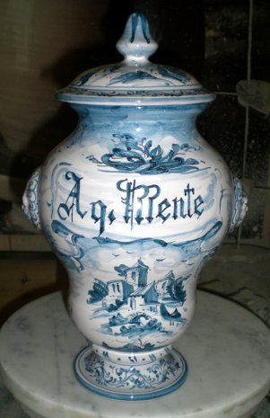 Pharmacy vase: albarello