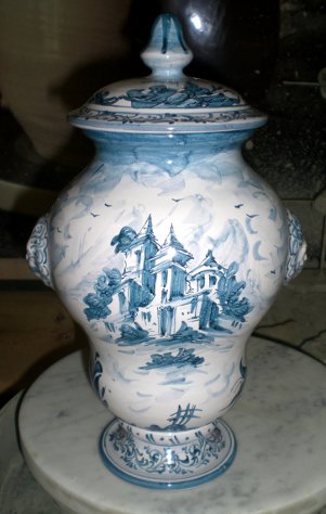 Pharmacy vase: albarello