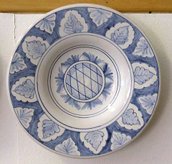 Plate with brim