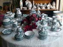 Table set of decorated majolica